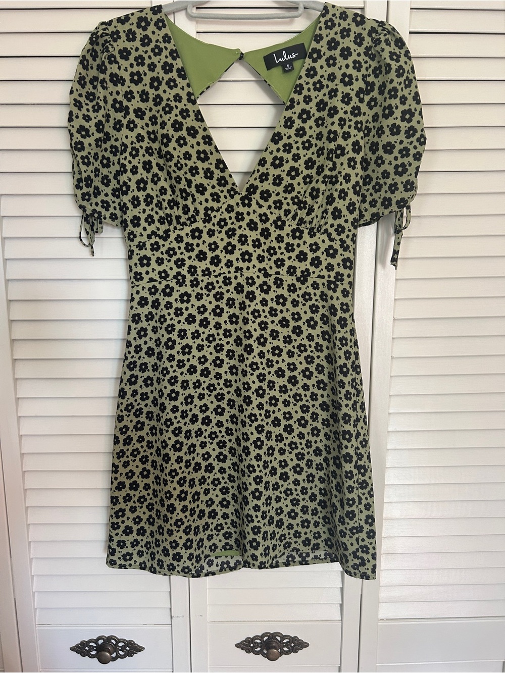 Lulu's Olive Green Floral V-Neck Mini with Puff Sleeves